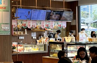 Grow Restaurant Business during Customer Wait Times with digital signage menu board